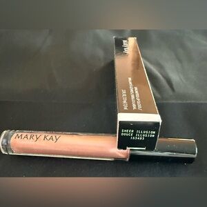 Mary Kay Unlimited Lip Gloss Sheer Illusion New in Box